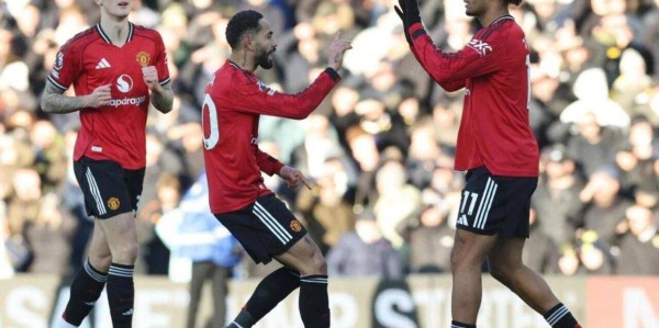 曼联1-1利兹联再失前四！阿莫林临危改变挽败局，谢什科深陷魔咒