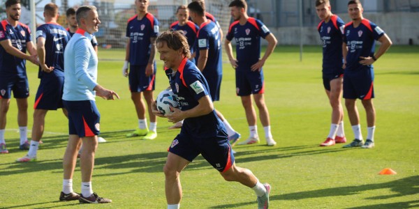 再见伯纳乌！曝莫德里奇周三签约AC米兰，金球先生空降意甲搅动风云！