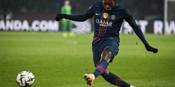 欧冠小组赛：梅西与哈兰德的巅峰对决，谁将成为赛季的传奇？